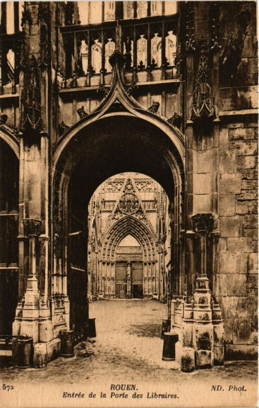 Carte postale ancienne Rouen-Entrée de la Porte des Libraires à Rouen