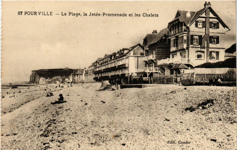 Carte postale ancienne Pourville-La Plage la Jetée-Promenade et les Chalets