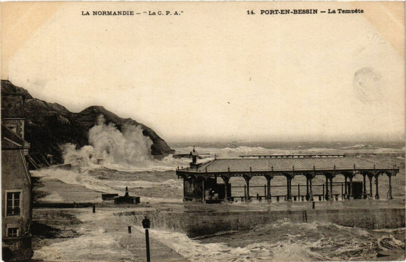 Carte postale ancienne Port-en-Bessin La Tempete