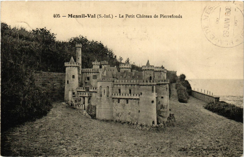 Carte postale ancienne Mesnil-Val-Le Petit Chateau de Pierrefonds