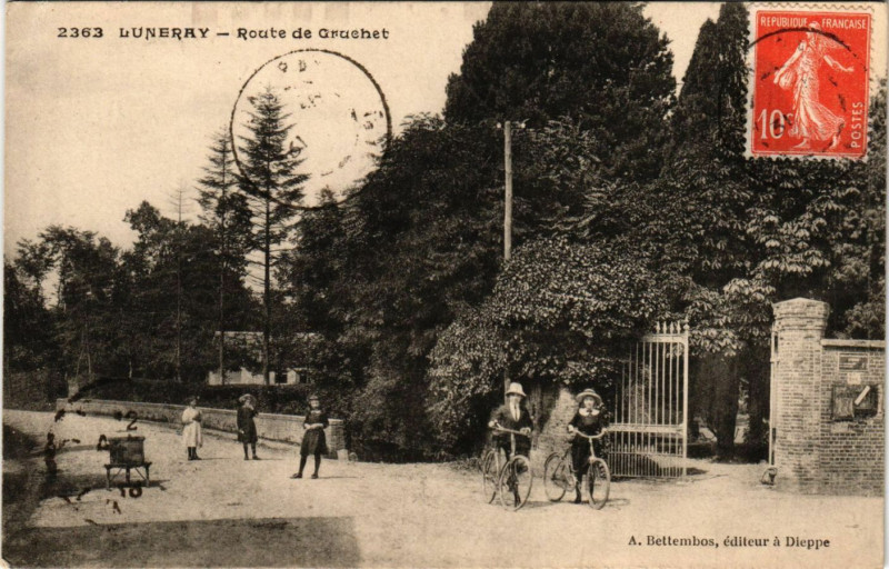 Carte postale ancienne Luneray-Route de Gruchet à Luneray