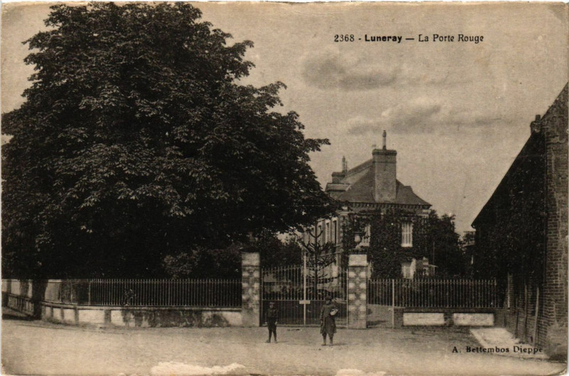 Carte postale ancienne Luneray-La Porte Rouge à Luneray