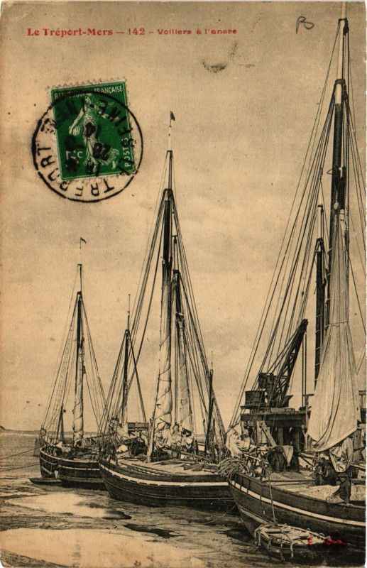 Carte postale ancienne Le Treport-Mers Voiliers a l'anere au Tréport