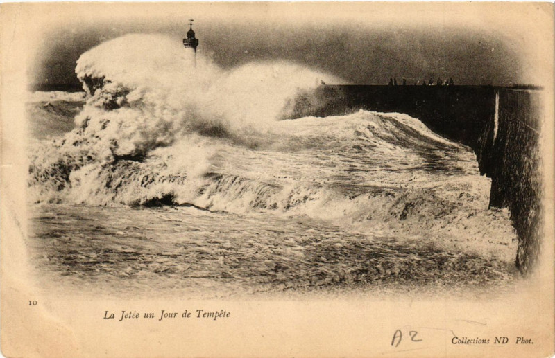 Carte postale ancienne La Jetée un Jour de Tempete