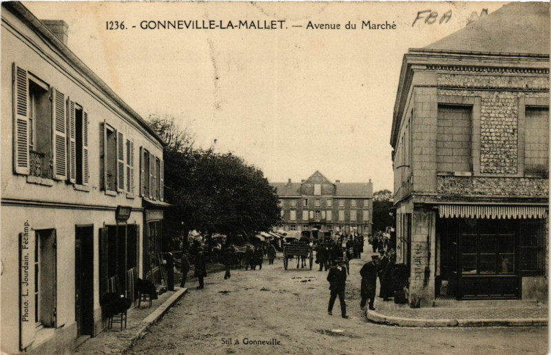 Carte postale ancienne Gonneville-la-Mallet-Avenue du Marché à Gonneville-la-Mallet