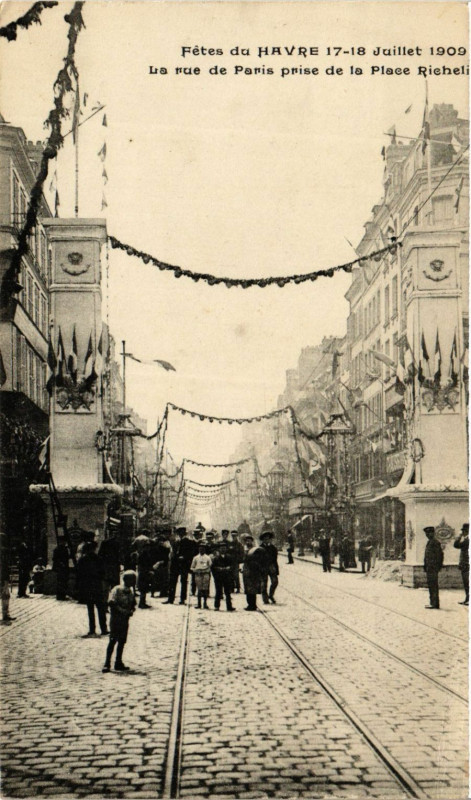 Carte postale ancienne Fetes du Havre-La rue de Paris prise de la Place Richeli