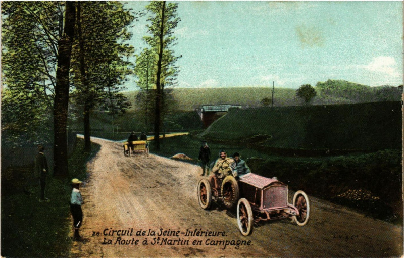 Carte postale ancienne Circuit de la Seine-Inferieure La Route a Saint-Martin en Campagne à Eu