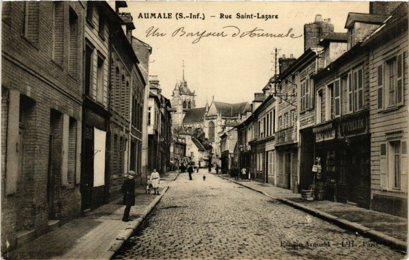 Carte postale ancienne Aumale-Rue Saint-Lazare à Aumale