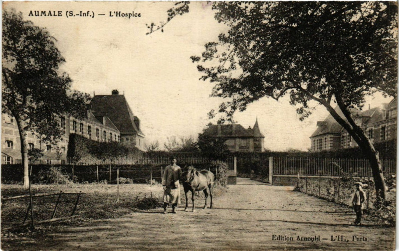 Carte postale ancienne Aumale-L'Hospice à Aumale