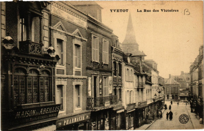 Carte postale ancienne La Rue des Victoires à Yvetot
