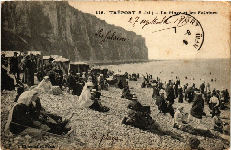 Carte postale ancienne Treport-La Plage et les Falaises