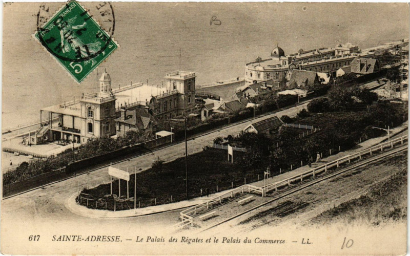 Carte postale ancienne Sainte-Adresse-Le Palais des Regates et le Palais du Commerce à Sainte-Adresse