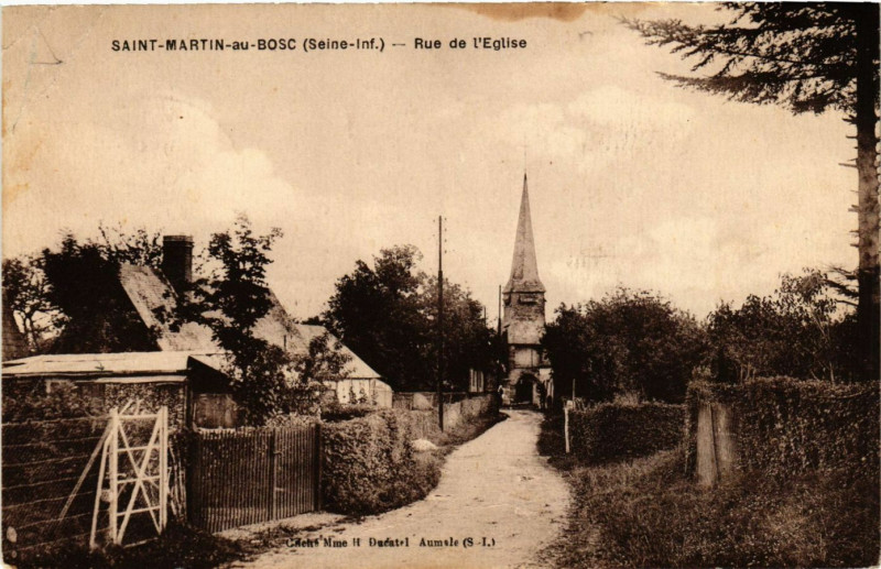 Carte postale ancienne Saint-Martin au Bosc Rue de l'Eglise à Saint-Martin-au-Bosc