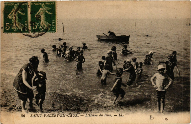Carte postale ancienne Saint-Valery en Caux-L'Heure du Bain à Eu