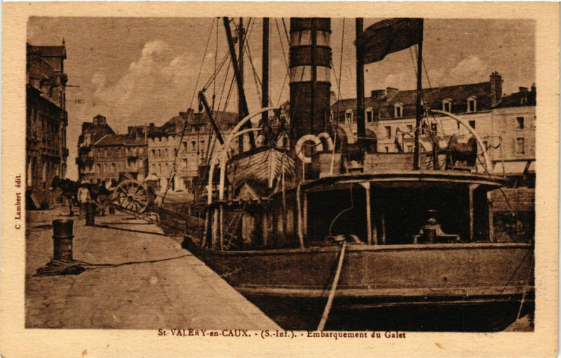 Carte postale ancienne Saint-Valery en Caux-Embarquement du Galet à Ry