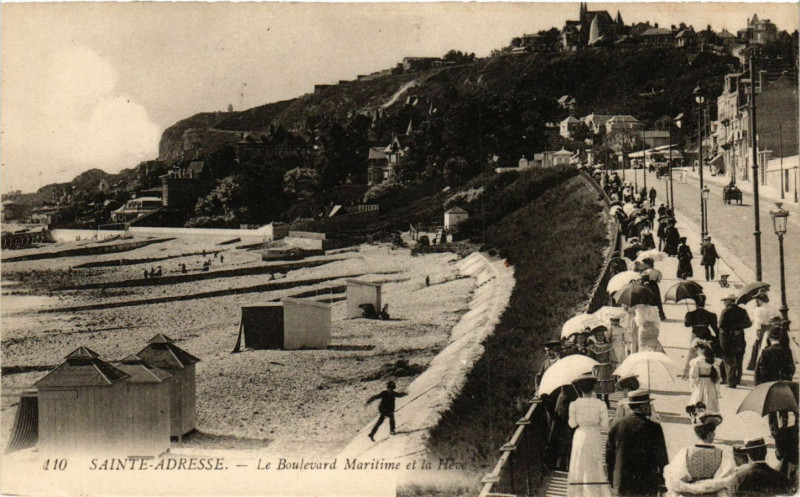 Carte postale ancienne Saint-Adresse Le Boulevard Maritime et la Heve
