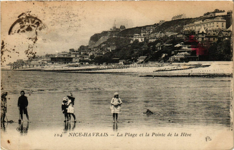 Carte postale ancienne Nice-Havrais La Plage et la Pointe de la Heve