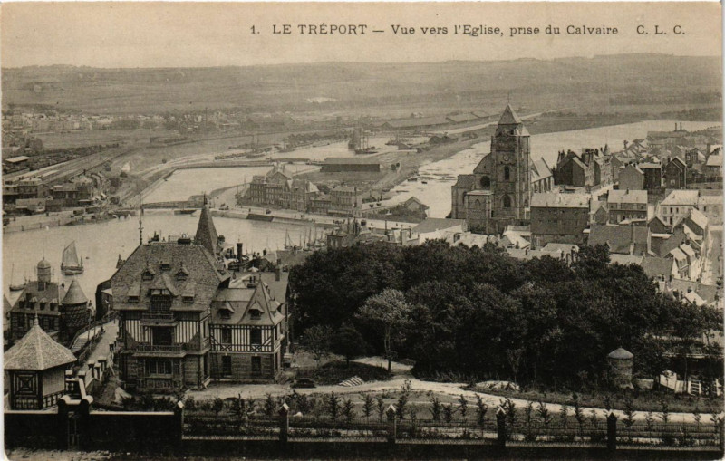 Carte postale ancienne Le Treport-Vue vers l'Eglise prise du Calvaire au Tréport