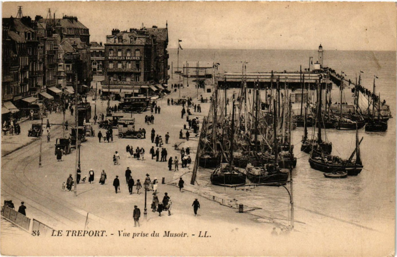 Carte postale ancienne Le Treport-Vue prise du Musoir au Tréport