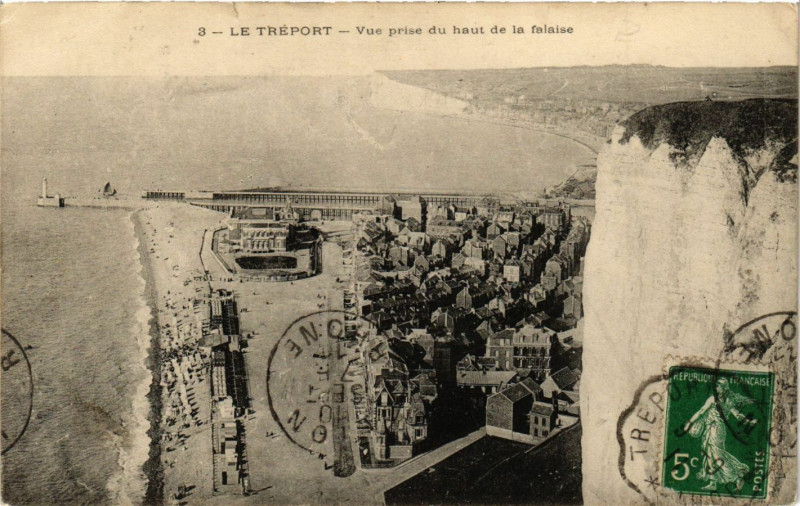 Carte postale ancienne Le Treport-Vue prise du haut de la Falaise au Tréport