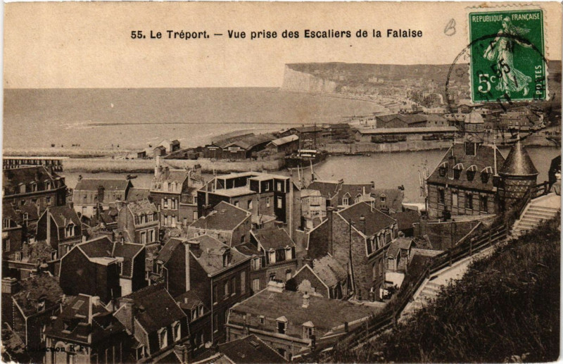 Carte postale ancienne Le Treport-Vue prise des Escaliers de la Falaise au Tréport