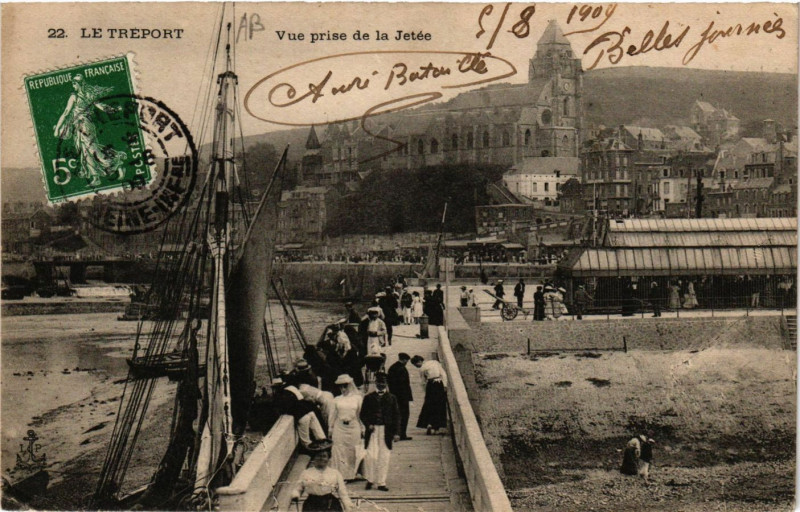 Carte postale ancienne Le Treport-Vue prise de la Jetée au Tréport