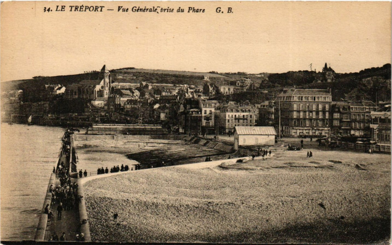 Carte postale ancienne Le Treport-Vue générale prise du Phare au Tréport