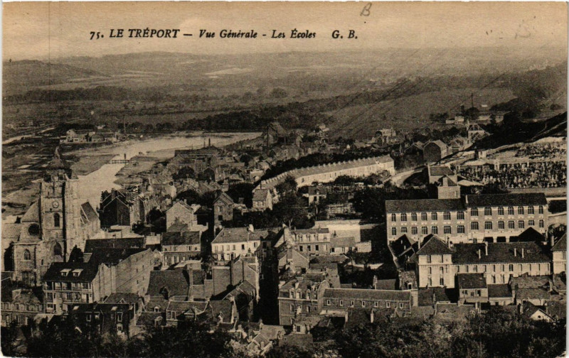 Carte postale ancienne Le Treport-Vue générale Les Ecoles au Tréport