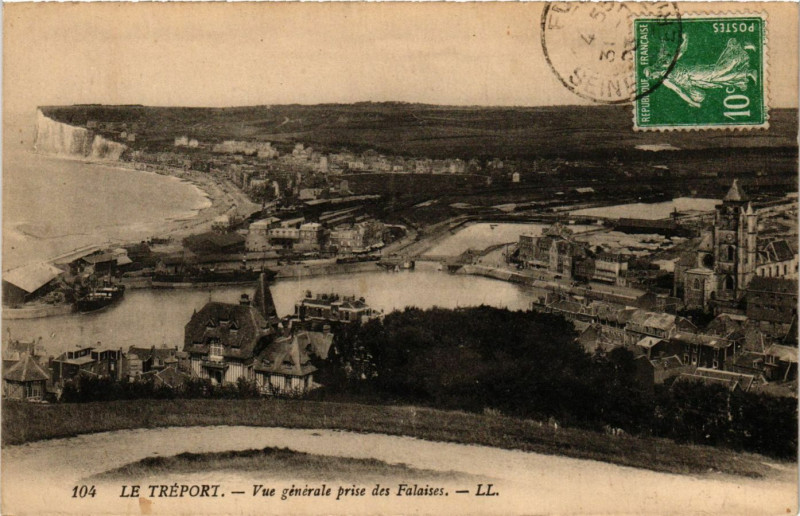 Carte postale ancienne Le Treport-Vue générale prise des Falaises au Tréport