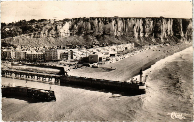 Carte postale ancienne Le Treport-Vue générale aerienne au Tréport