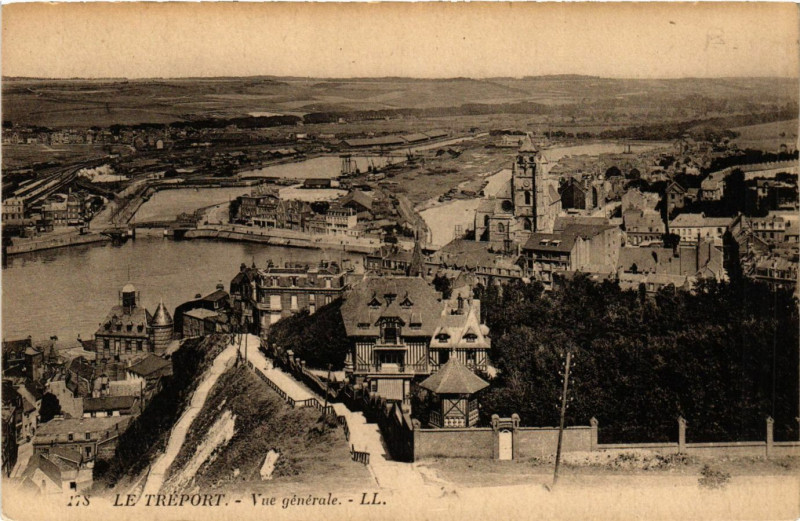 Carte postale ancienne Le Treport-Vue générale au Tréport