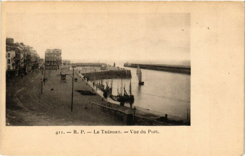 Carte postale ancienne Le Treport-Vue du Port au Tréport