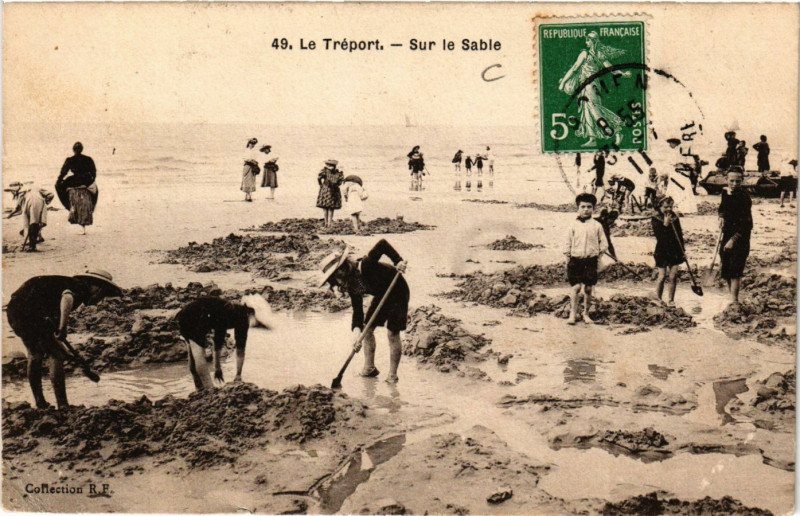 Carte postale ancienne Le Treport-Sur le Sable au Tréport