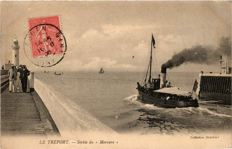 Carte postale ancienne Le Treport-Sortie du Mercure au Tréport