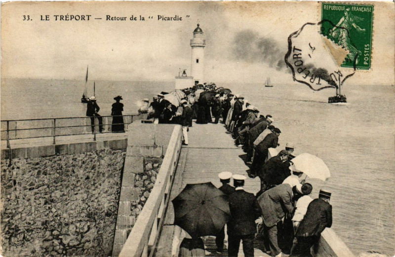 Carte postale ancienne Le Treport-Retour de la Picardie au Tréport