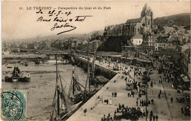 Carte postale ancienne Le Treport-Perspective du Quai et du Port au Tréport