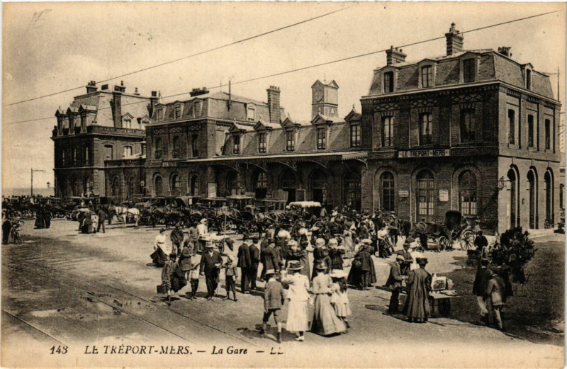Carte postale ancienne Le Treport-Mers La Gare au Tréport