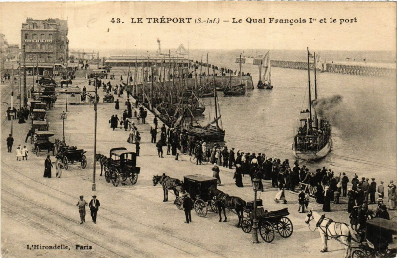 Carte postale ancienne Le Treport-Le Quai Francois Ier et le port au Tréport