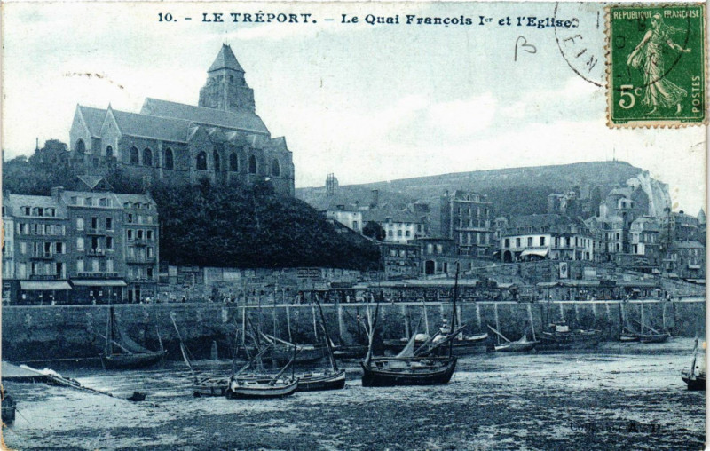 Carte postale ancienne Le Treport-Le Quai Francois Ier et l'Eglise au Tréport