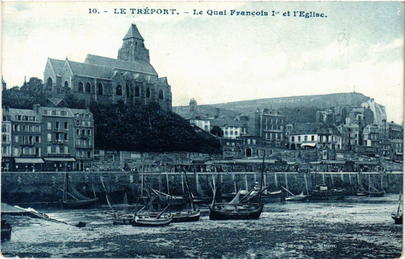 Carte postale ancienne Le Treport-Le Quai Francois Ier et l'Eglise au Tréport