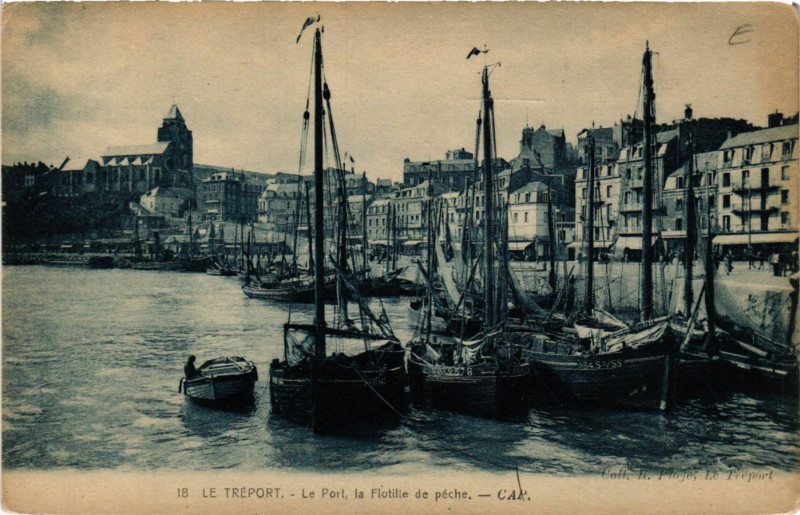 Carte postale ancienne Le Treport-Le Port la Flotille de peche au Tréport