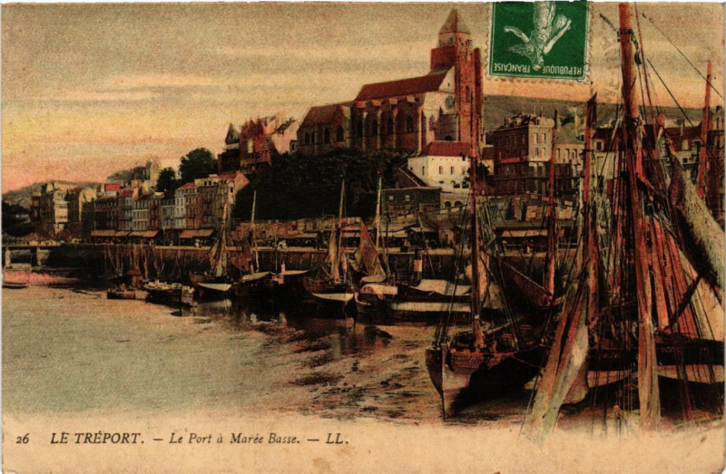 Carte postale ancienne Le Treport-Le Port a Marée Basse au Tréport