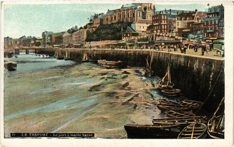 Carte postale ancienne Le Treport-Le port a marée basse au Tréport