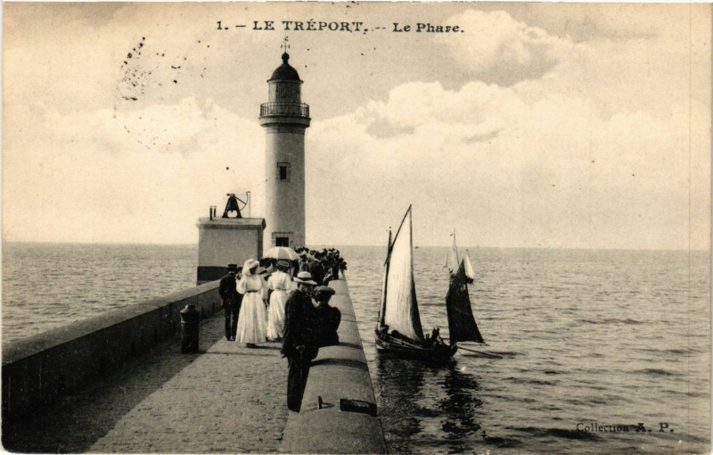 Carte postale ancienne Le Treport-Le Phare au Tréport
