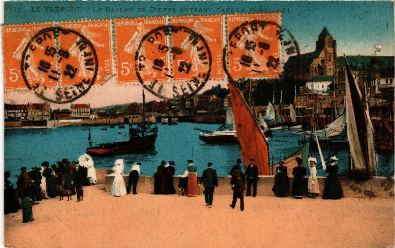 Carte postale ancienne Le Treport-Le Bateau de Dieppe Entrant dans le Port à Dieppe