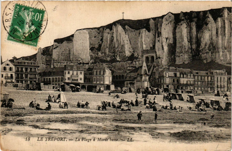 Carte postale ancienne Le Treport-La Plage a Marée basse au Tréport
