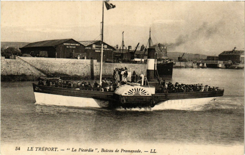 Carte postale ancienne Le Treport-La Picardie Bateau de Promenade au Tréport