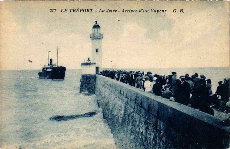 Carte postale ancienne Le Treport-La Jetée Arrivée d'un Vapeur au Tréport