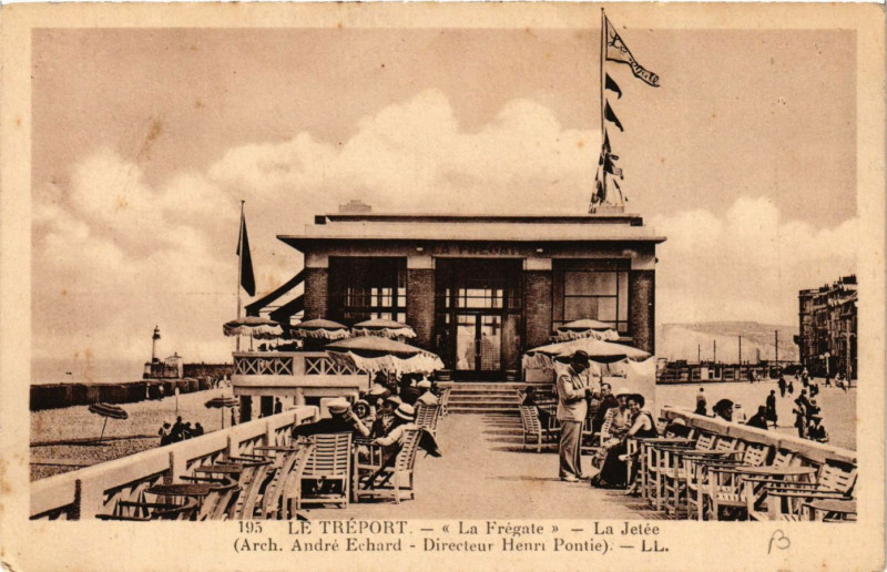 Carte postale ancienne Le Treport-La Fregate La Jetée au Tréport