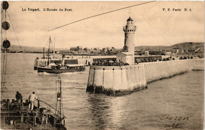 Carte postale ancienne Le Treport-L'Entrée du Port au Tréport